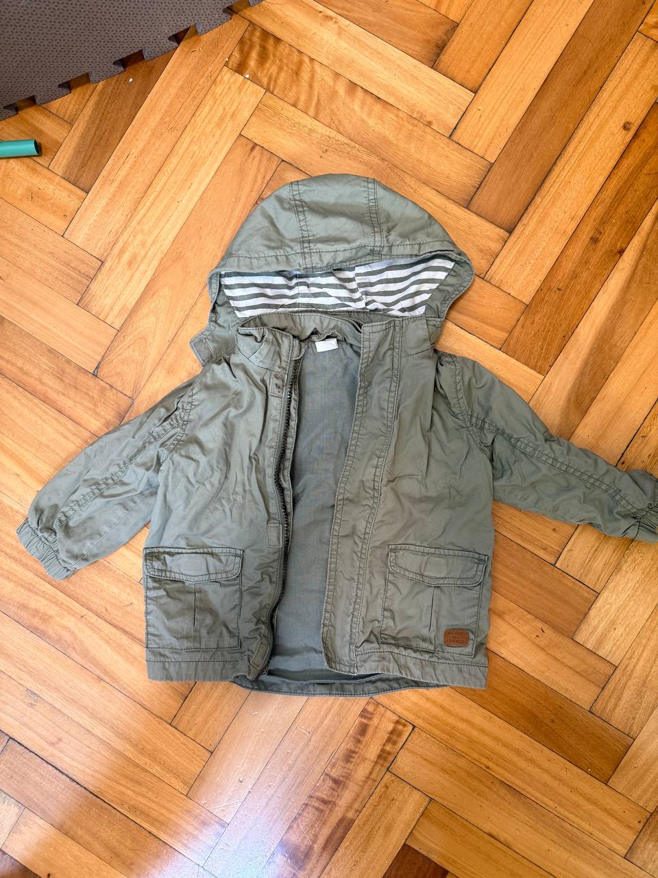 Куртка h&m, 86 размер. Плотный хлопок без подкладки, на молнии и липучках, капюш