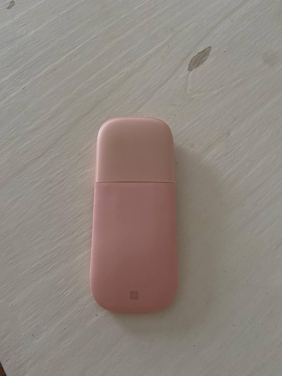Практически новая мышка Mouse Bluetooth Microsoft Surface Arc, использовала букв