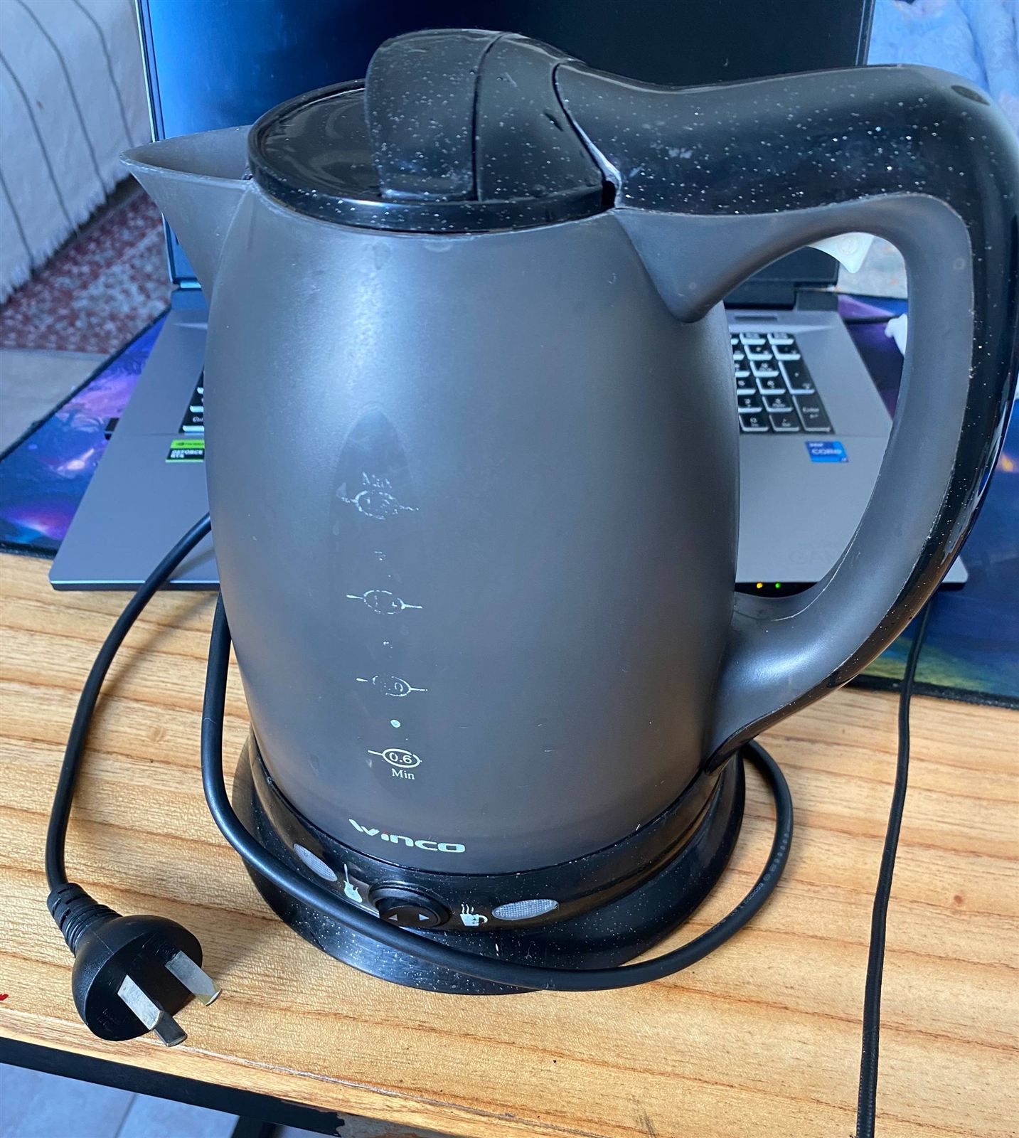 Электрический чайник Winco W70 с 2 режимами (80 градусов и 100)