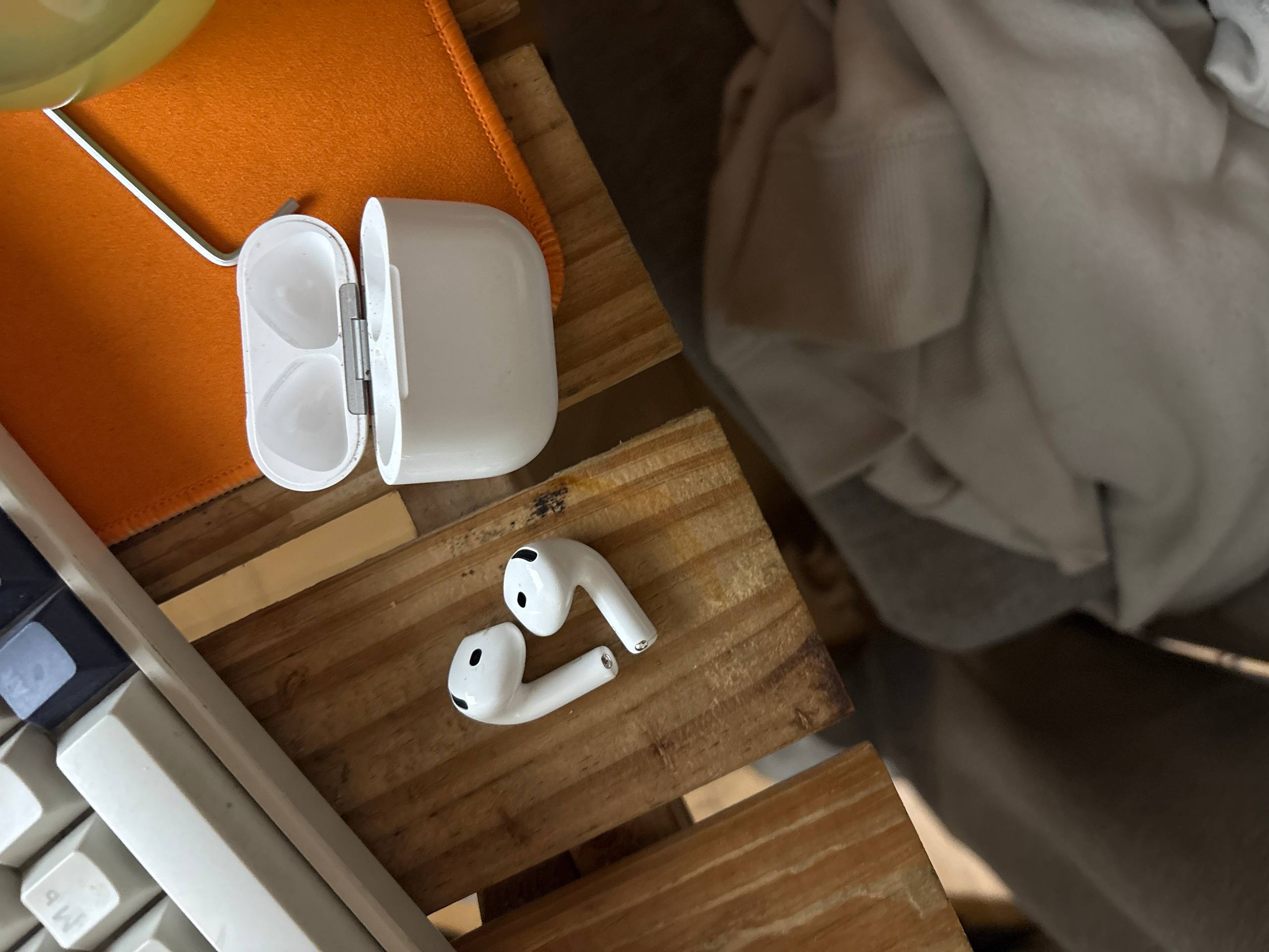 AirPods 4