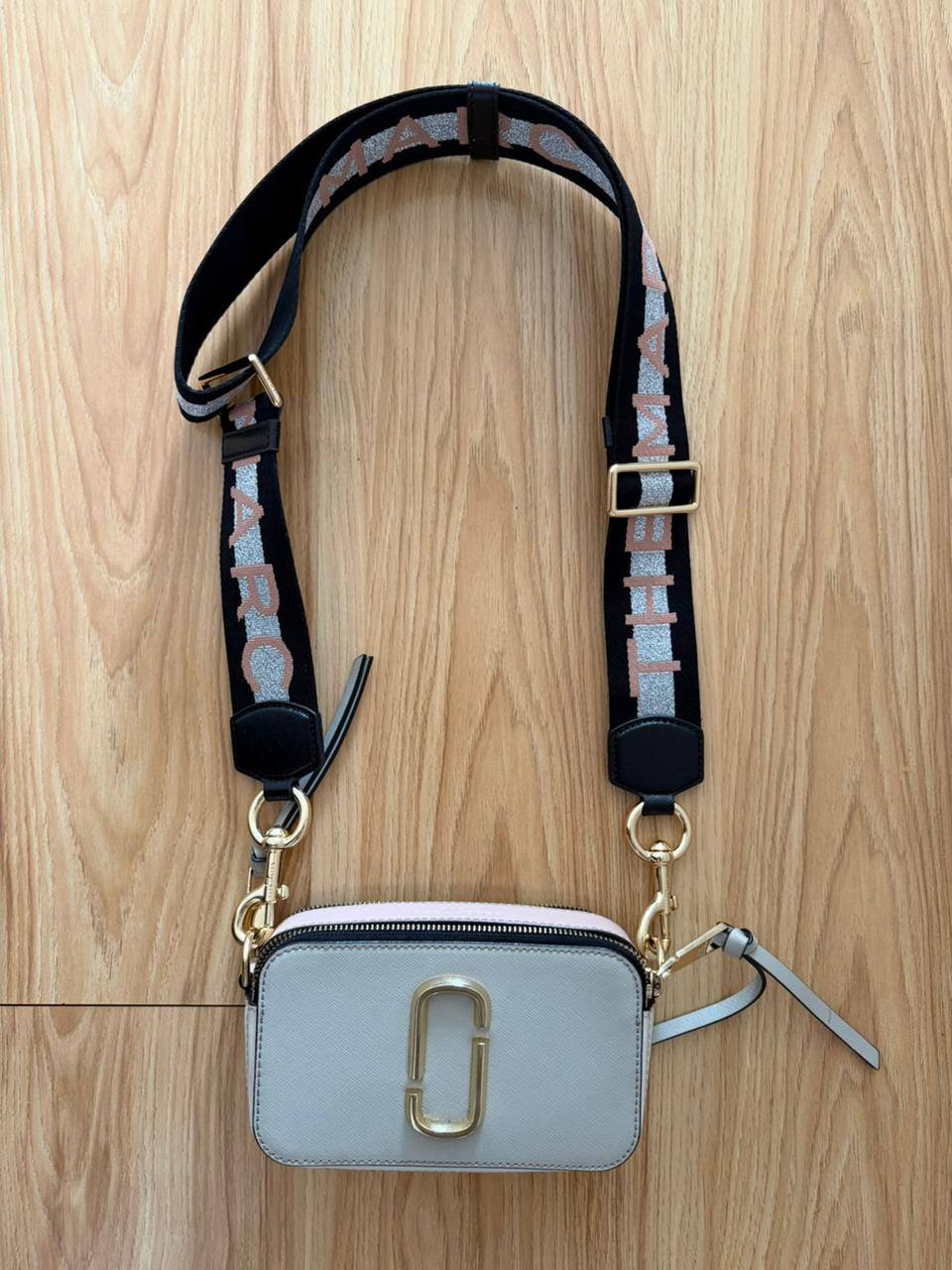 Marc Jacobs - купленная в ЦУМе. Состояние отличное, есть следы носки на фурнитур