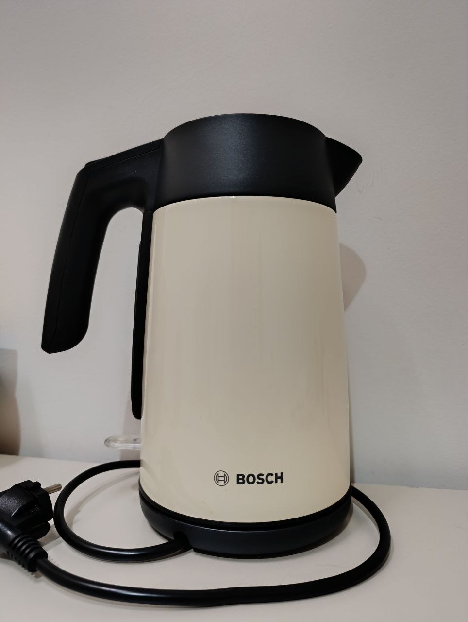 Электрический чайник BOSCH. Без следов жксплуатации и накипи. Объём 1,7 литра, н