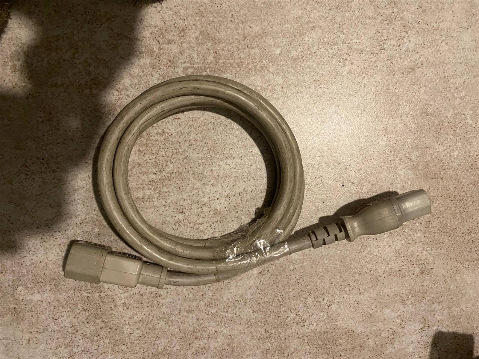 Кабель питания удлинительный межблочный (разъемы IEC C13 - IEC C14
