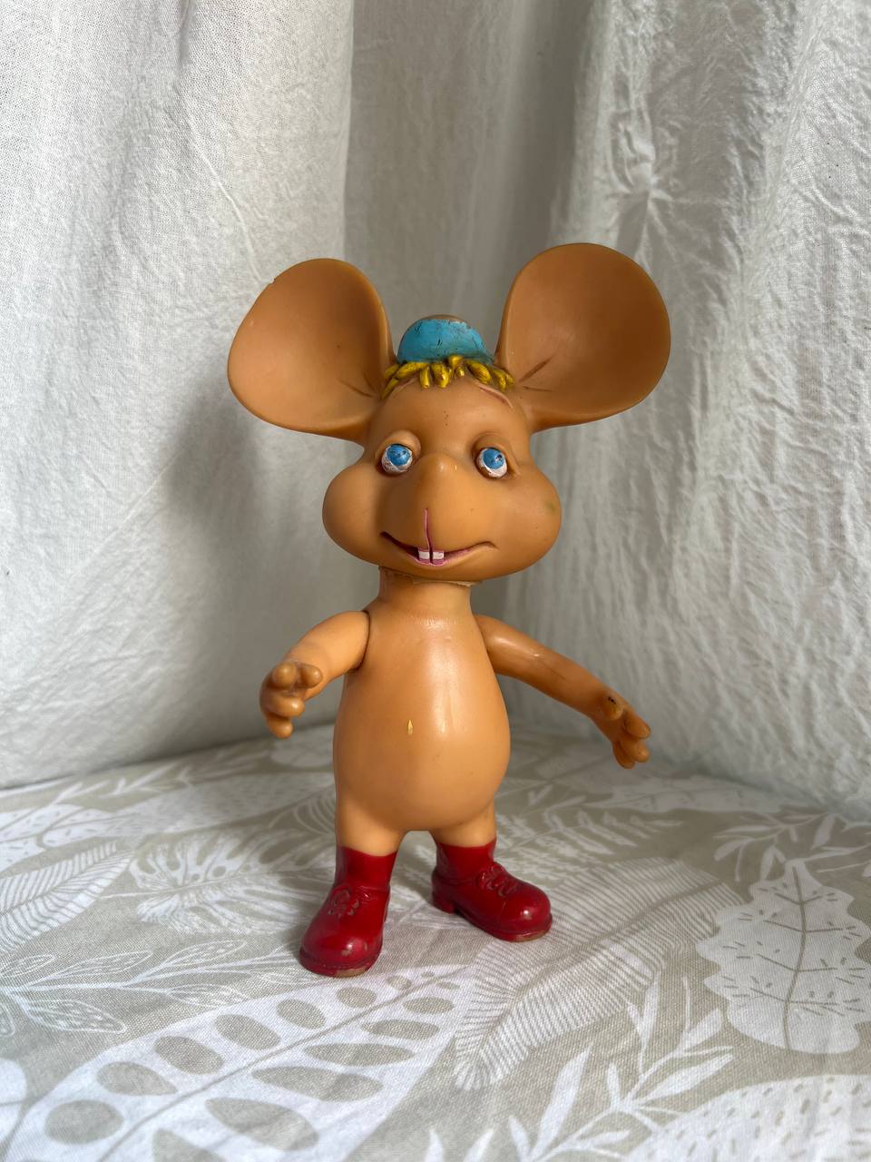 Топо Джиджио (Topo Gigio), так известен в Аргентине по кличке «Топо Шишо» или «Т