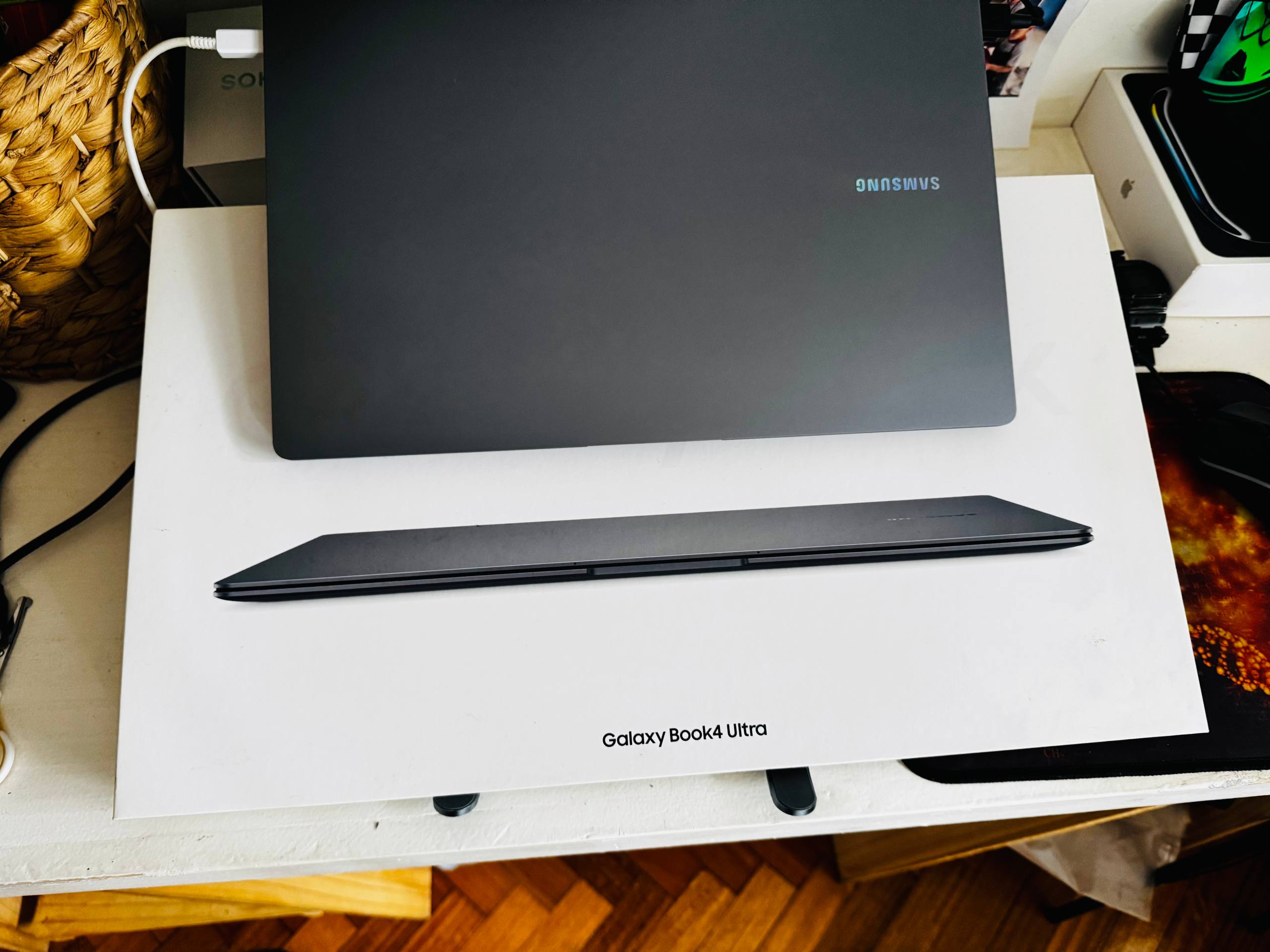 Samsung - Galaxy Book4 Ultra 16" AMOLED Touch Screen Laptop - Intel Core Ultra 9