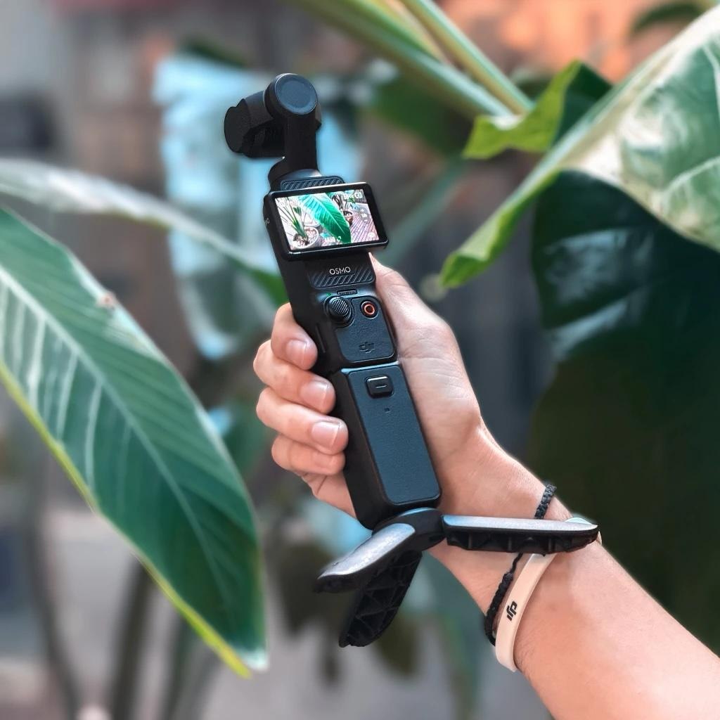 Камера стабилизатор DJI Osmo Pocket 3 Creator Combo 4K, но без микрофона. Идеаль