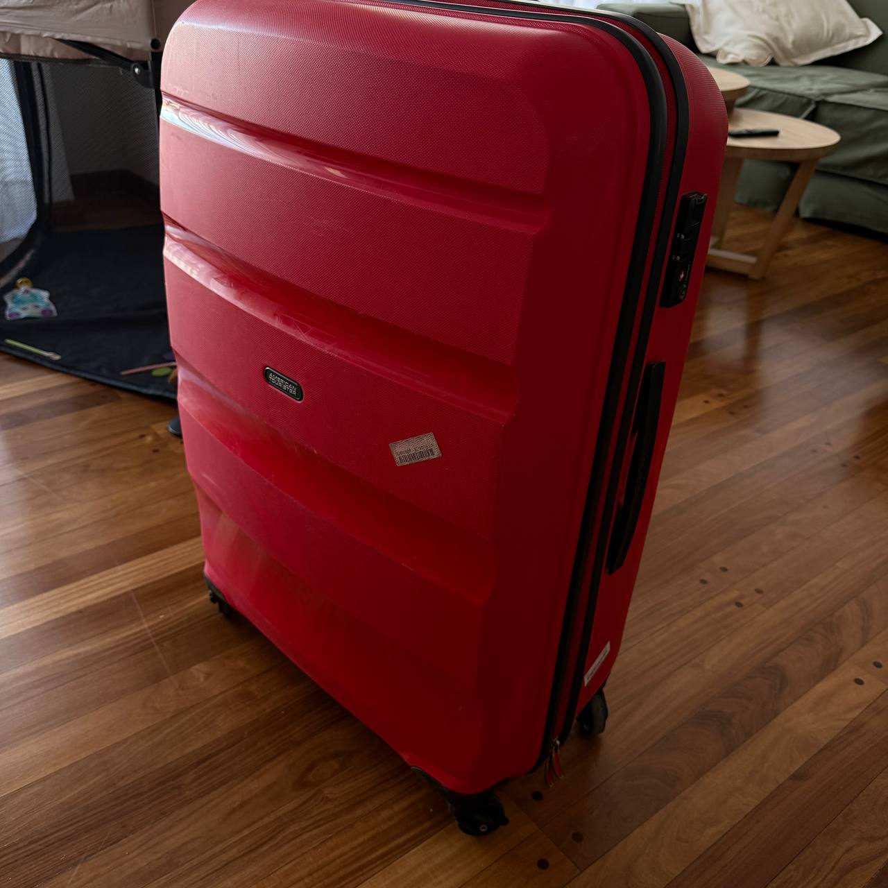 Оригинальный чемодан American Tourister. Размер М. Два перелета. Все исправно. К