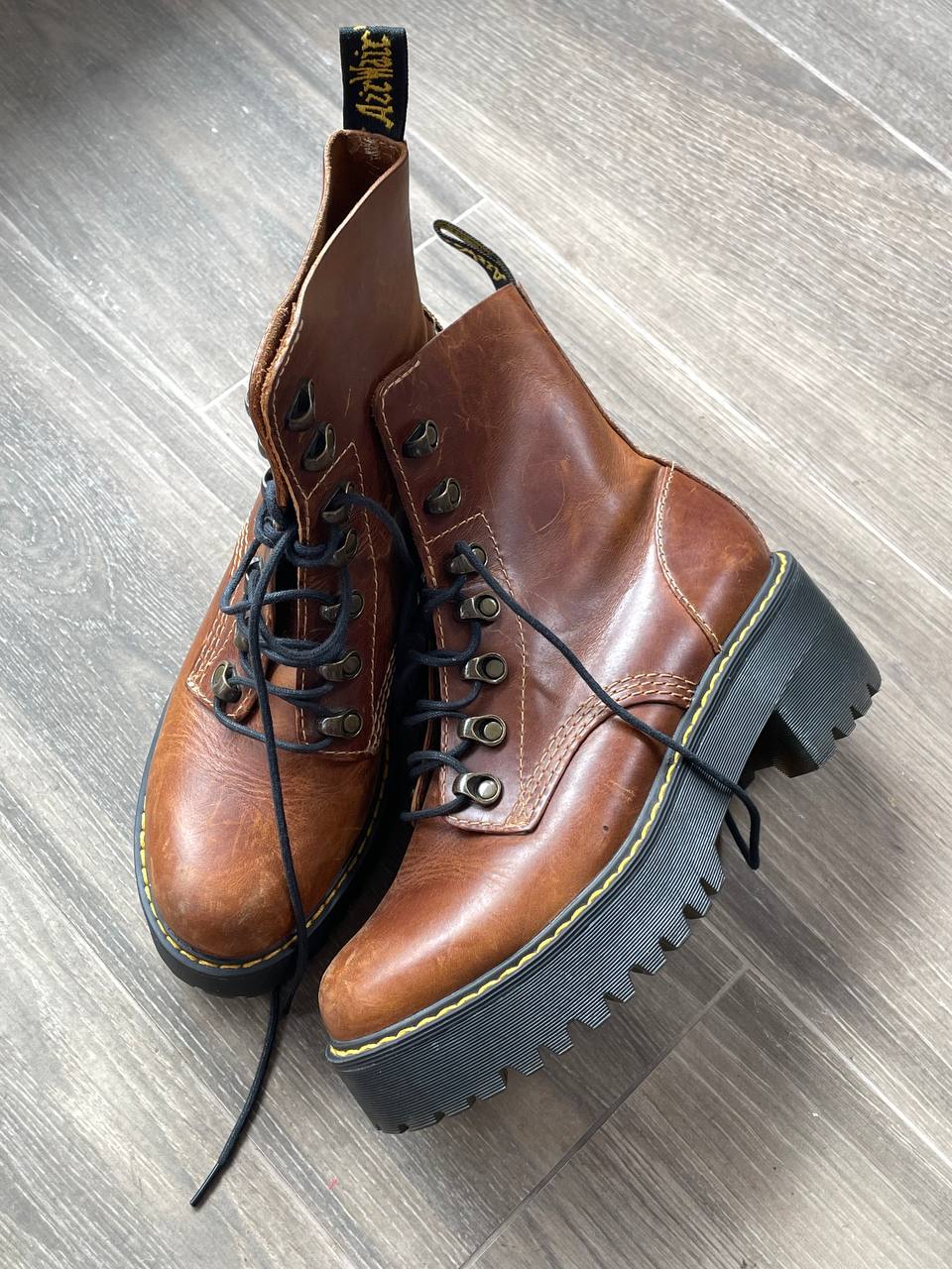 Две пары Dr. Martens