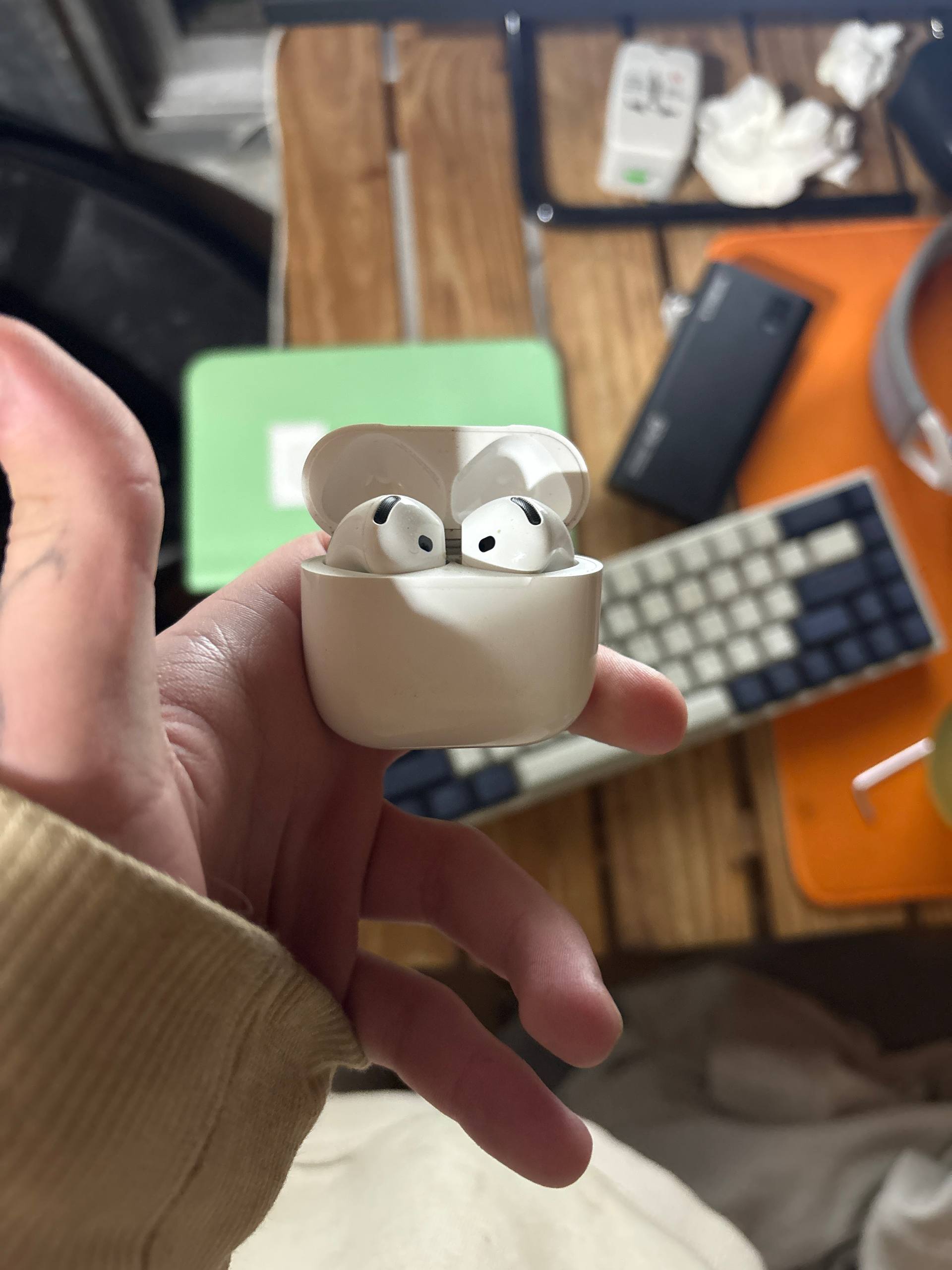 AirPods 4
