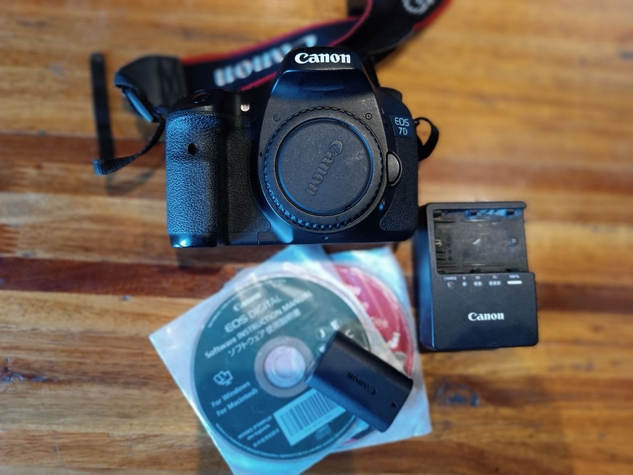 Canon 7d. В хорошем состоянии. Пробег 15 тысяч. или $200. Палермо