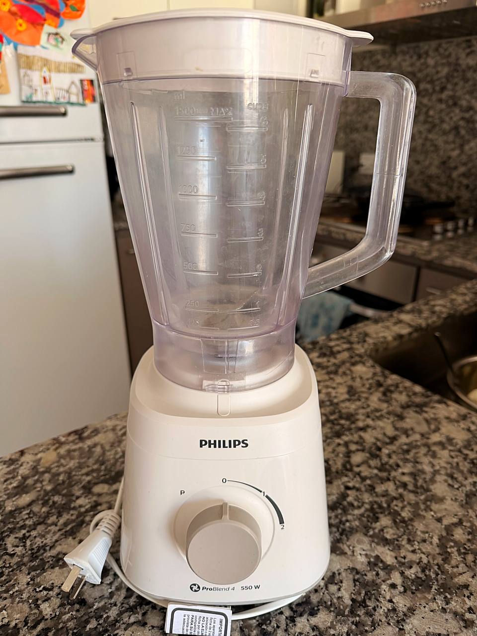 Блендер в отличном состоянии фирмы Philips. Пользовались редко