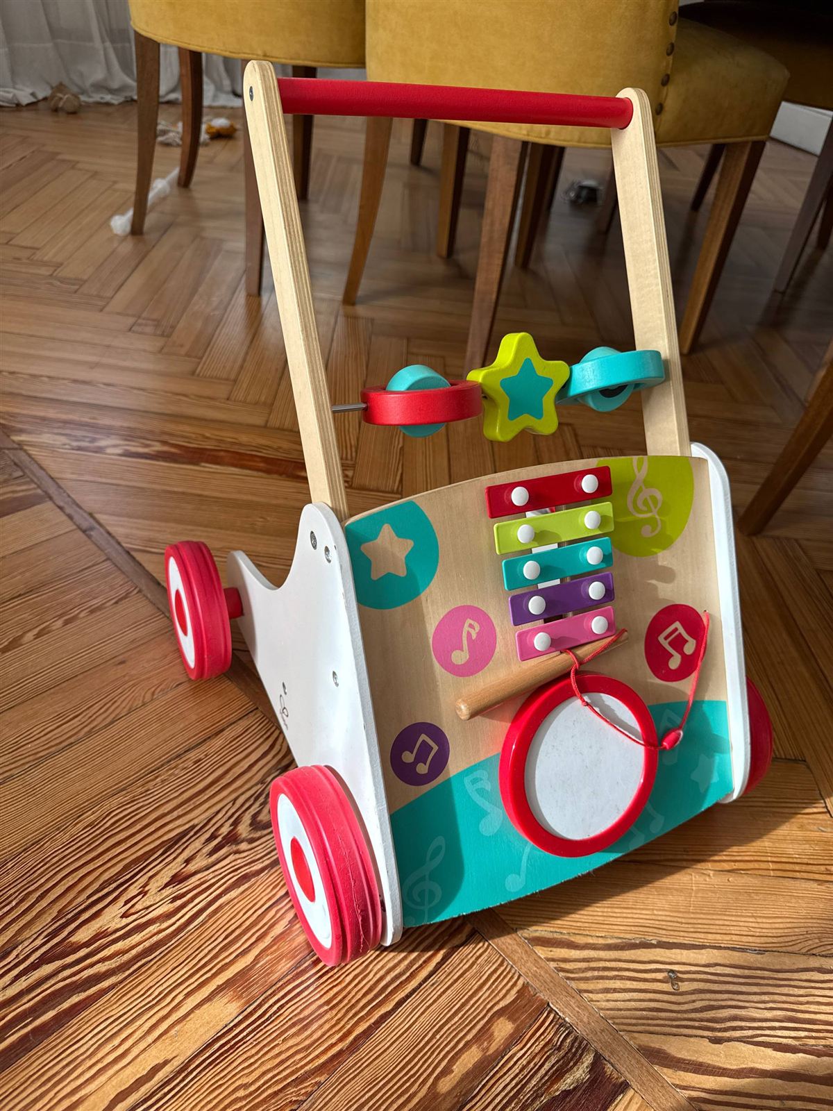 Для первых шагов Hape My First Musical Walker (толокар)