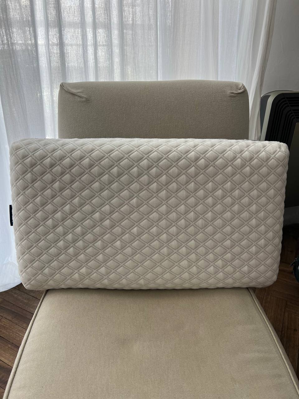 Ортопедическую подушку Almohada Memory от аргентинского бренда La Espumería в ид