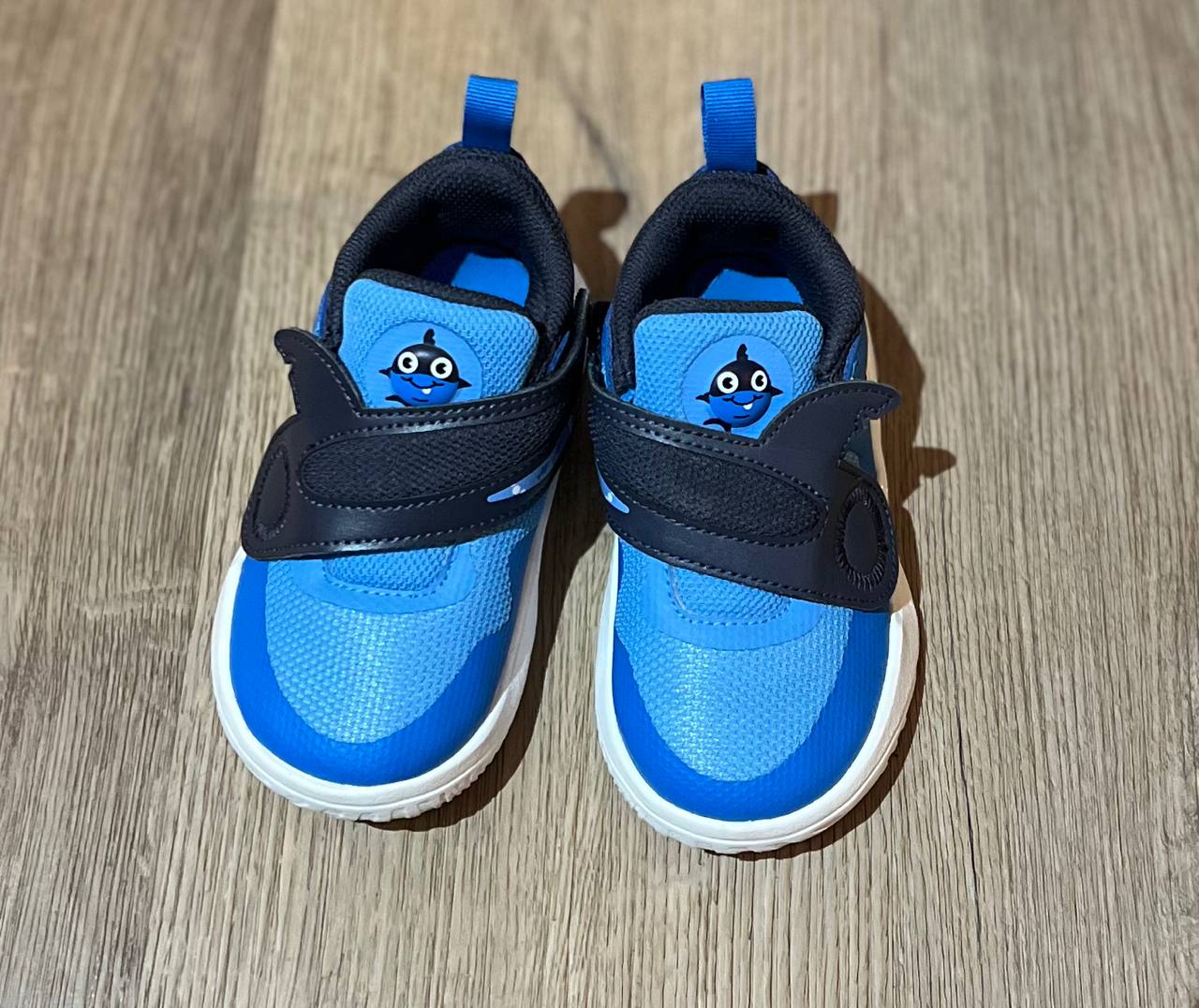 Кроссовки Nike новые 24-25 размер , одели 1 раз оказались малы