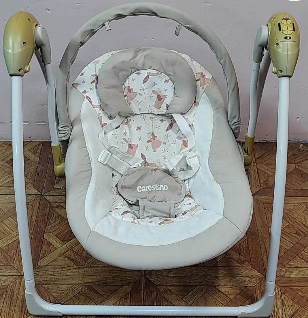 Шезлонг-качалка Carestino со звуковыми эффектами и функцией укачивания. Цена . Л