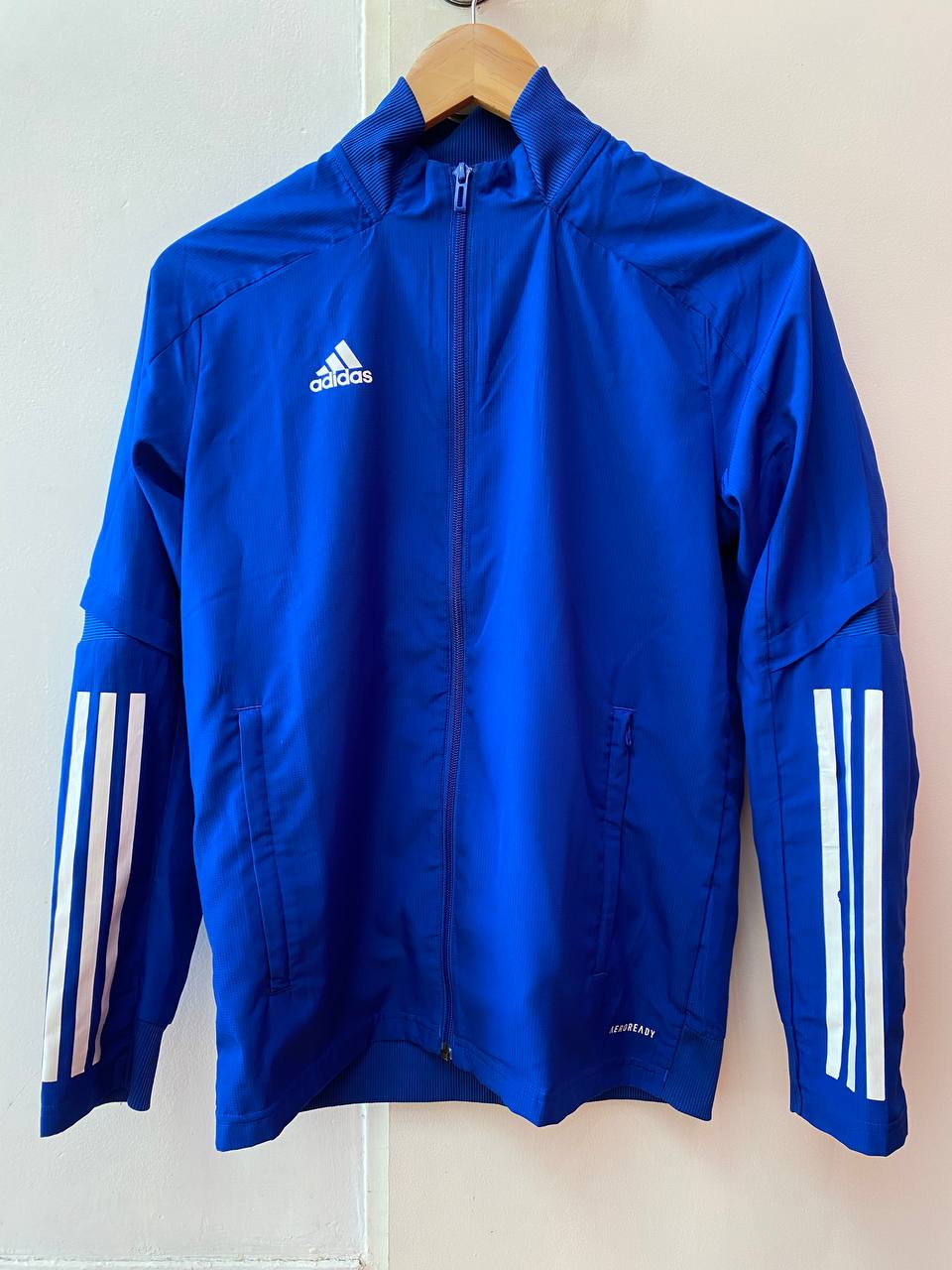 Ветровку Adidas б/у на ребёнка 11-12 лет, рост 152 см, цвет - синий, куплена в ф
