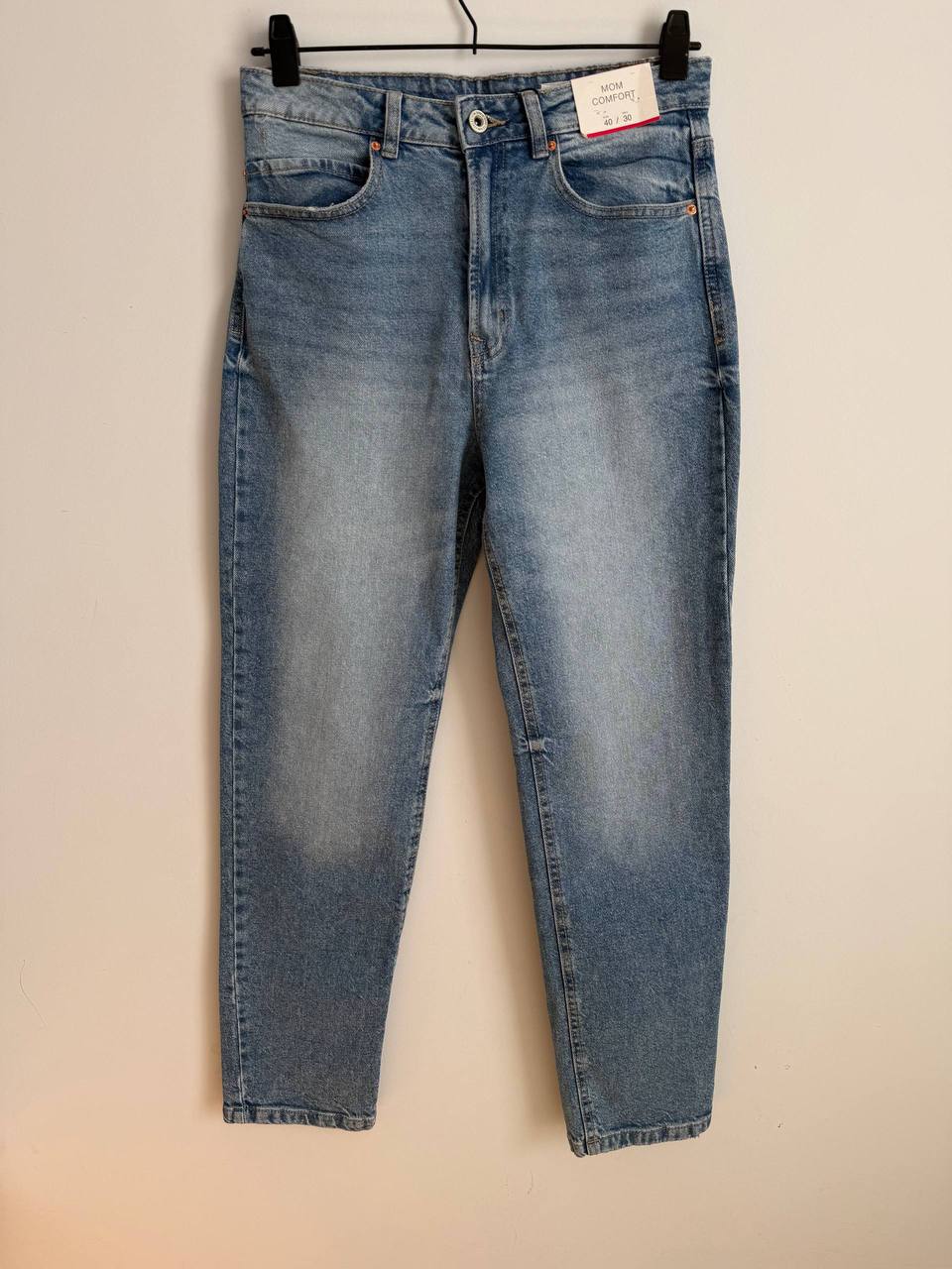 Джинсы, модель Mom Fit