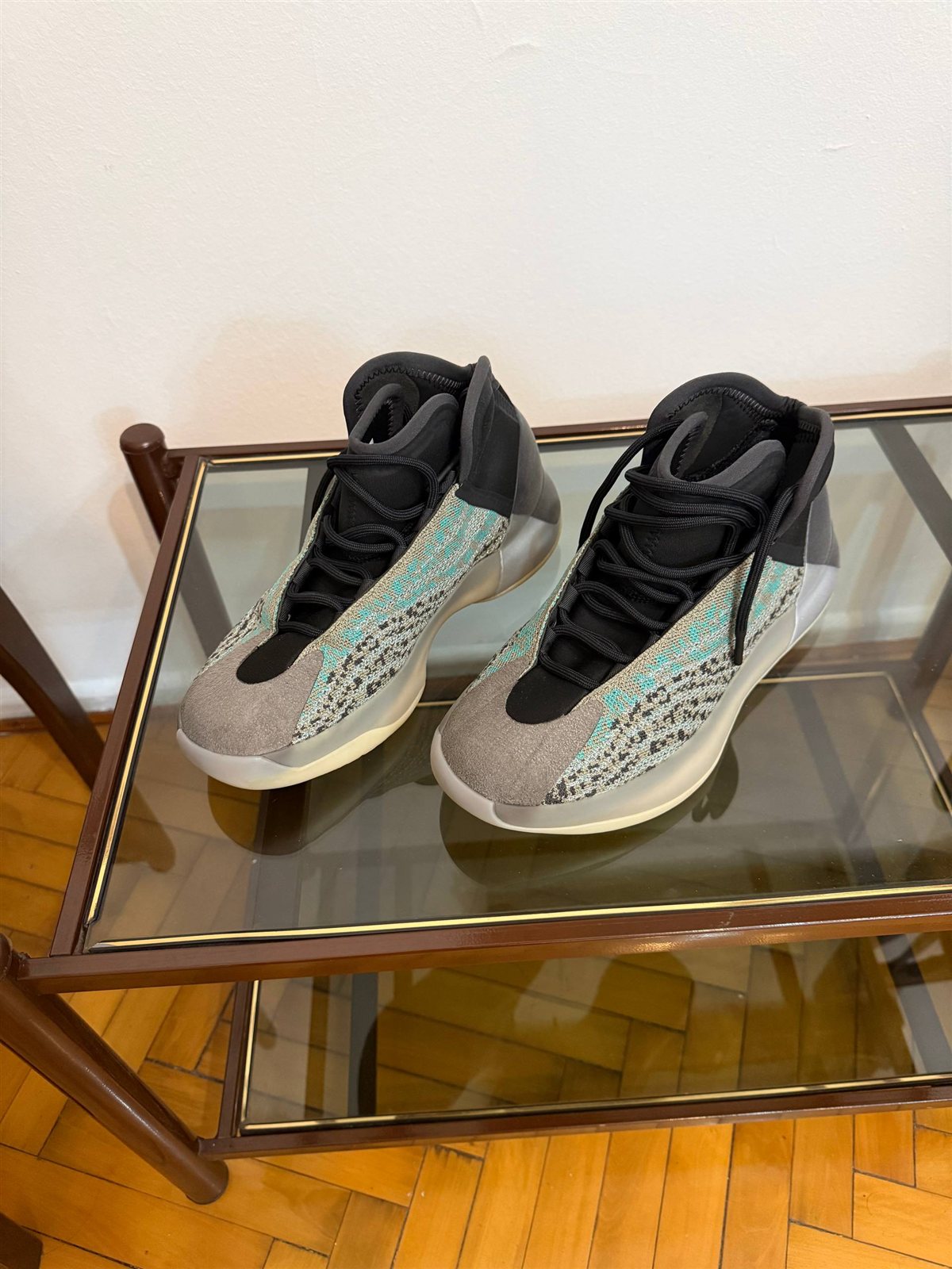 Adidas Yeezy Quantum. Yzzy QNTM