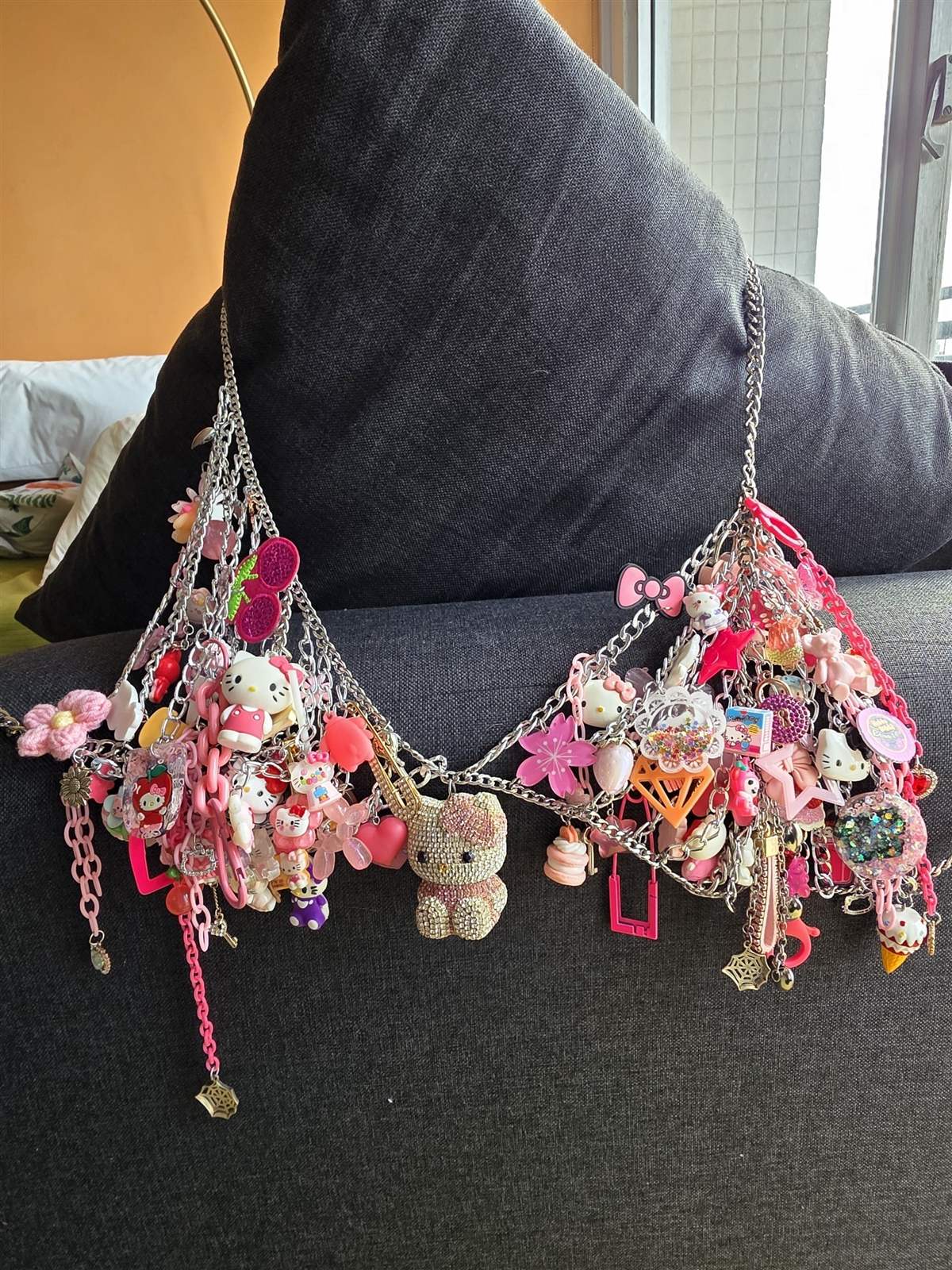 Необычное декоративное украшение Chain Bra в стиле Hello Kitty
