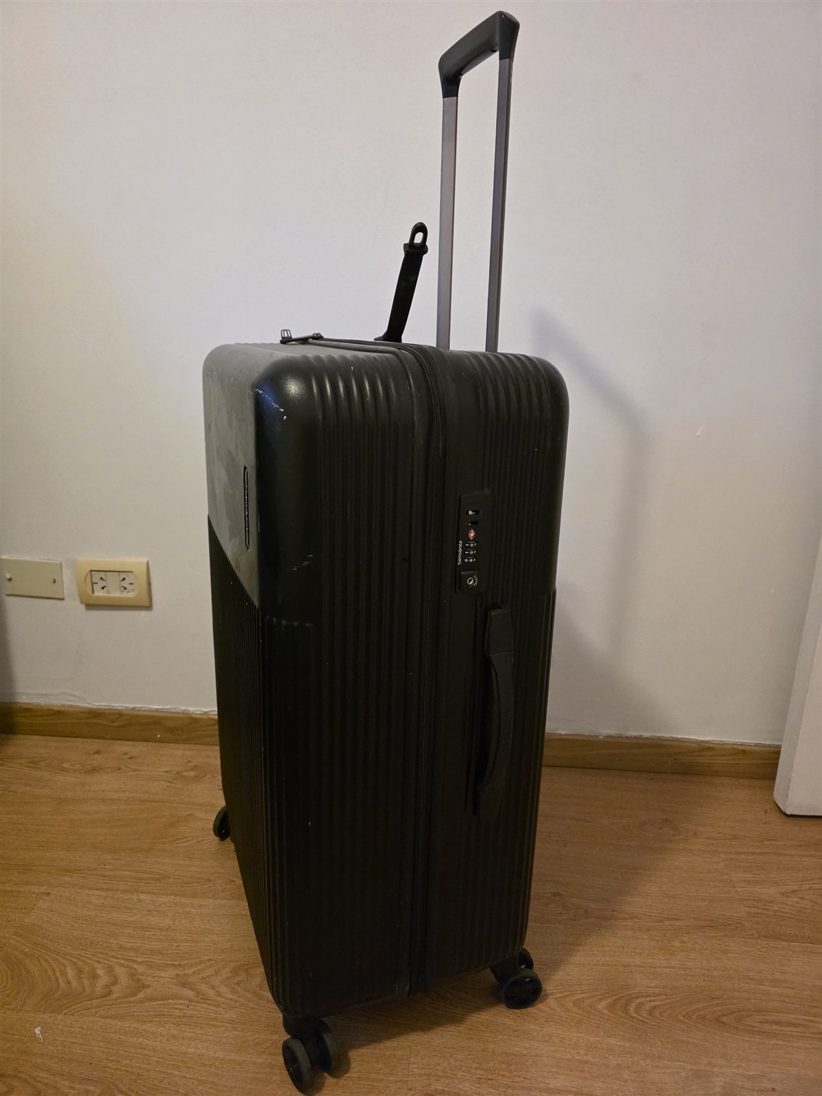 Оригинальный большой чемодан Samsonite в хорошем состоянии