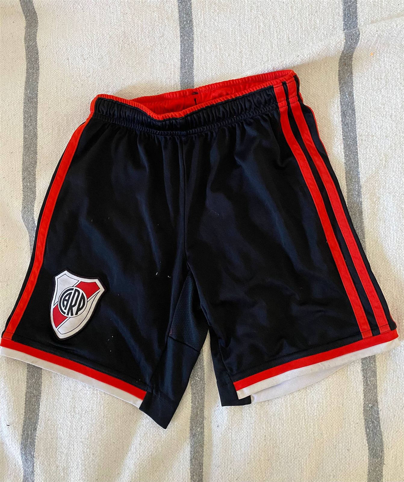 Детские спортивные шорты River Plate (Adidas) на 10 лет
