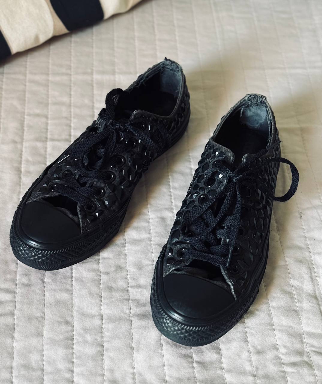 Черные кеды Converse. 37 размер. Очень удобные, мягкие. Состояние б/у. 500 рубле