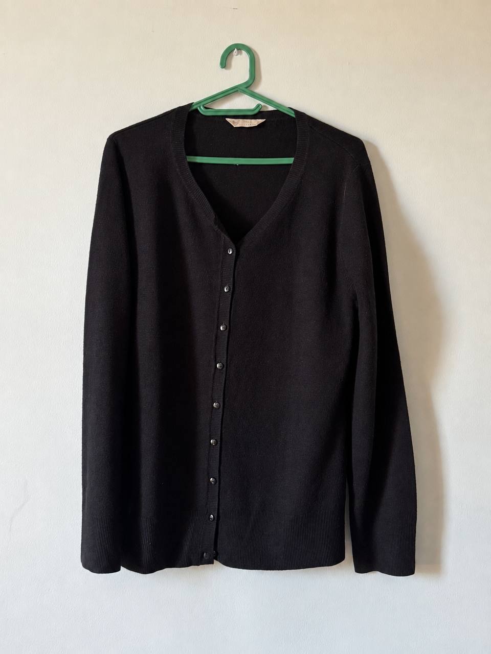 Женские шерстяные кофты Zara, размер М/L, есть 2 цвета: черный и светло-серый. С