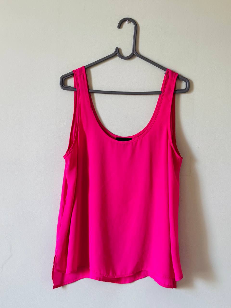 Женскую майку Topshop, размер S-M. Состояние отличное. Легкая ткань, не мнется,