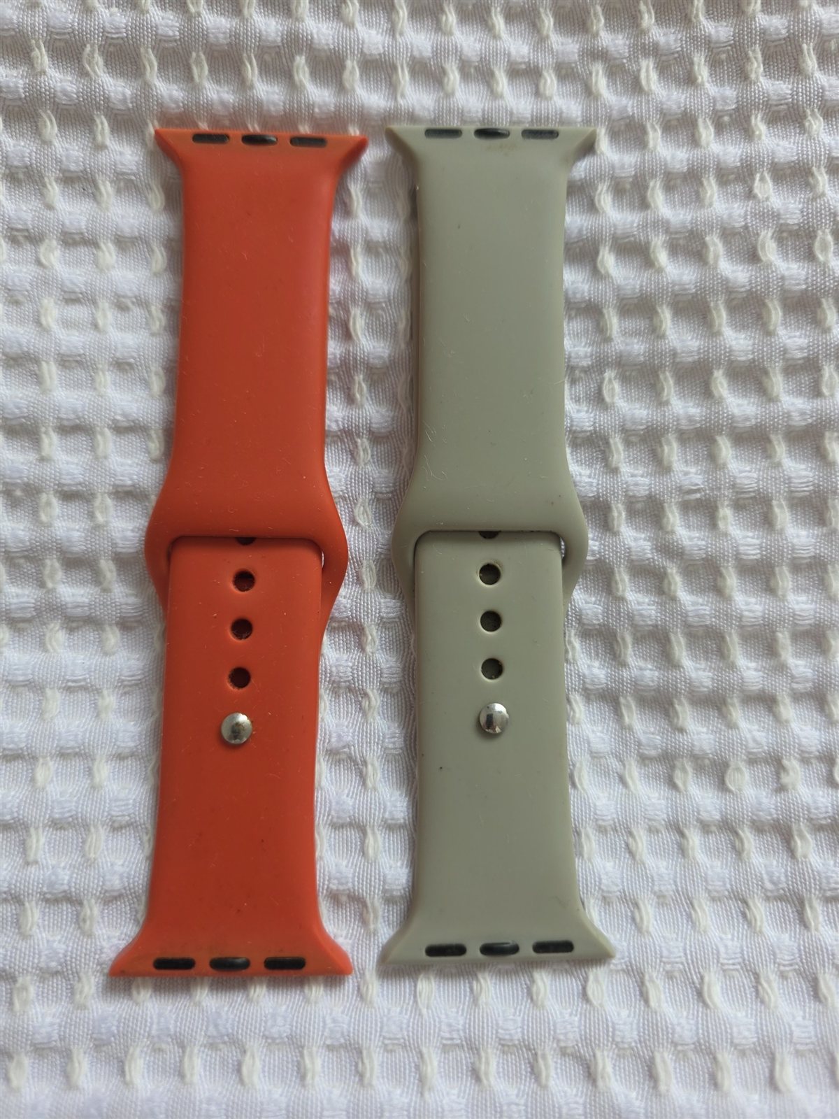 Силиконовые ремешки для Apple Watch. Были в использовании, в хорошем состоянии