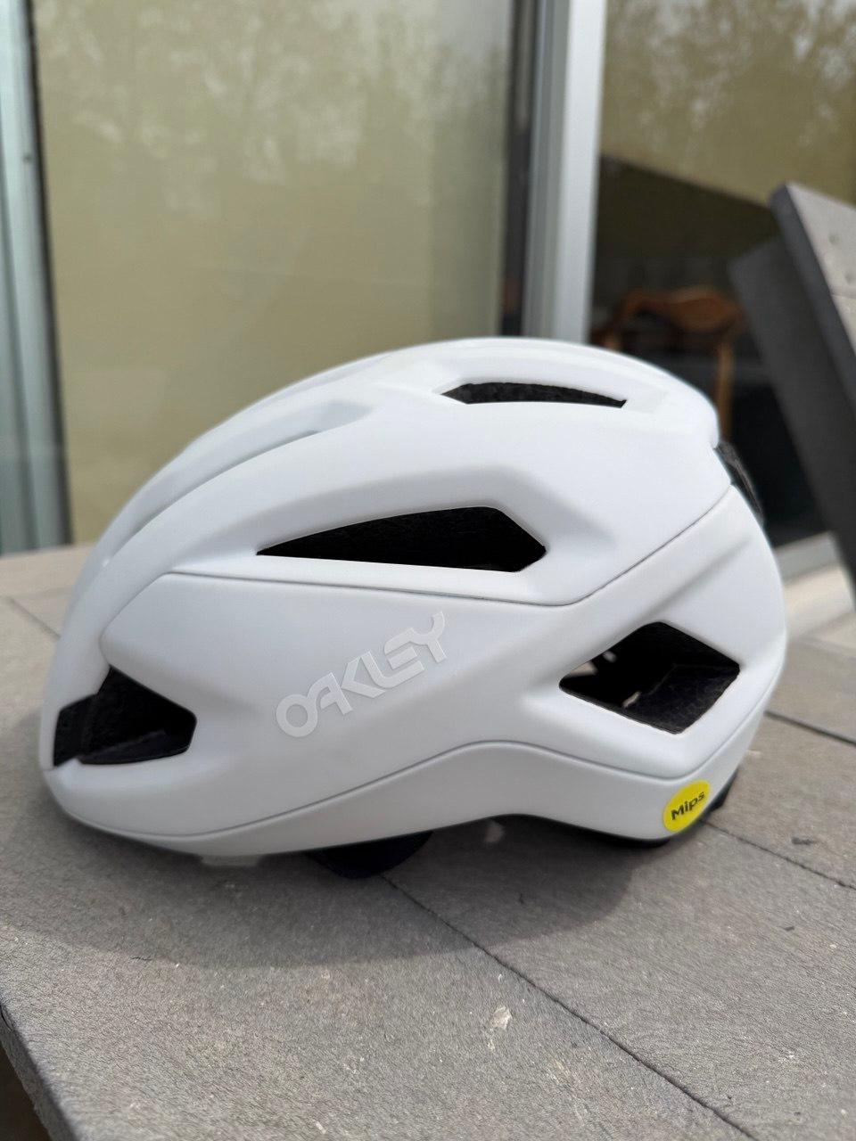 Велошлем OAKLEY