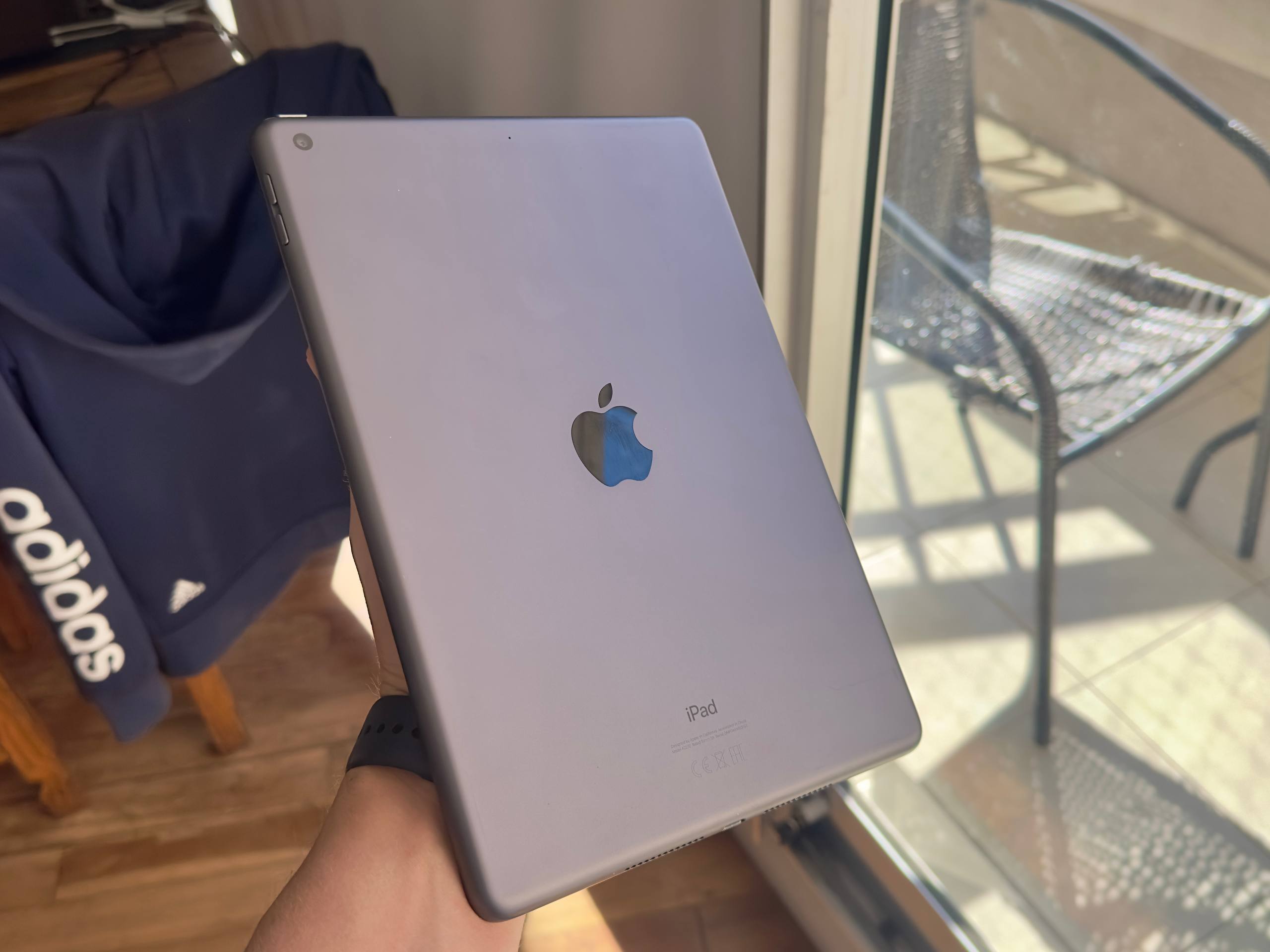 Личный IPad 8 gen. Состояние хорошее, без ремонтов, в одних руках. В подарок App