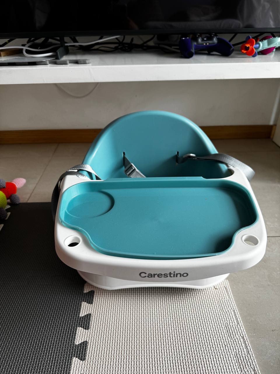 Стульчик для кормления Carestino Booster