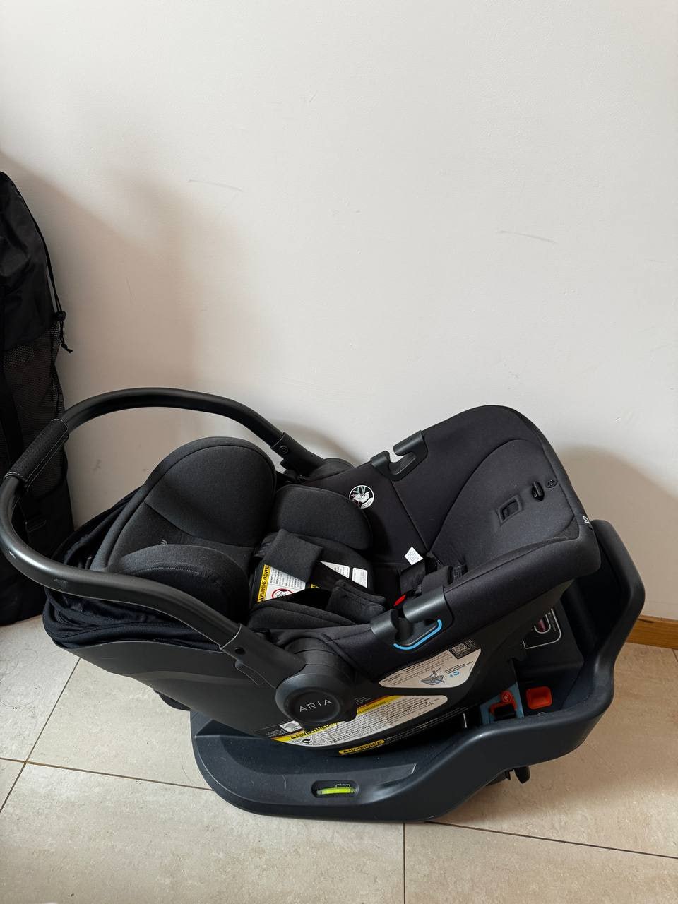 Автолюльку UPPAbaby Aria с базой