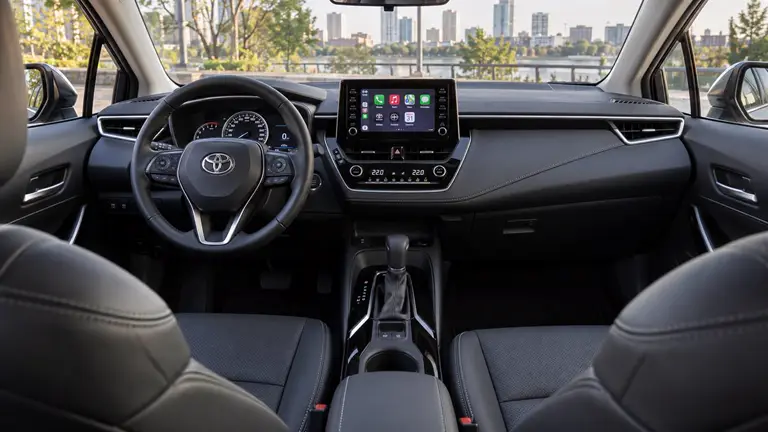 Toyota Corolla 2.0 SEG CVT 2024 — белый, фото 4