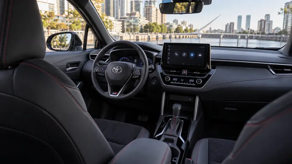 Toyota Corolla Cross GR Sport CVT 2023 — белый, фото 4