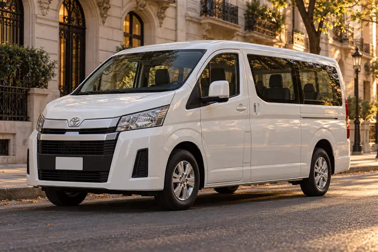 Toyota Hiace 2.8 Wagon AT6 2023 — белый, фото 1