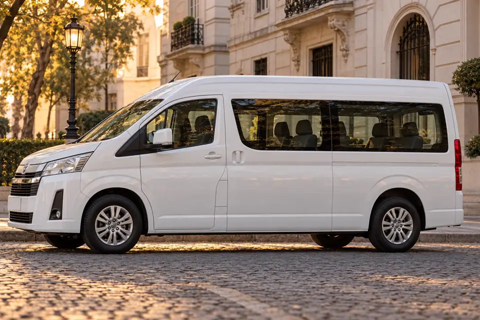 Toyota Hiace 2.8 Wagon AT6 2023 — белый, фото 2