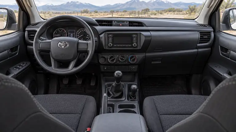 Toyota Hilux DX 2.4 TDI 4×4 Doble Cabina 2022 — белый, фото 4