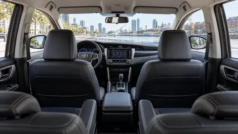 Toyota Innova SRV