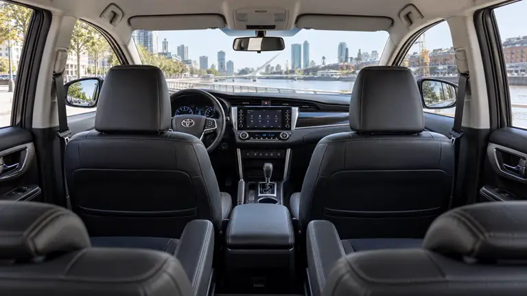Toyota Innova SRV 2020 — серый, фото 4